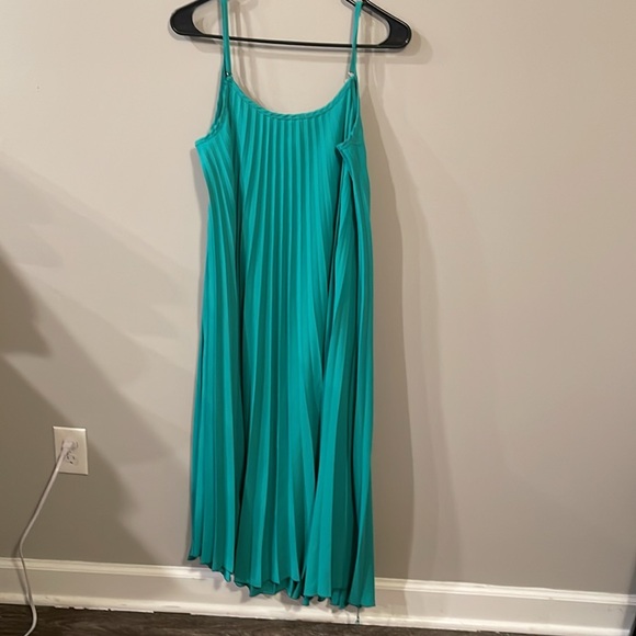 Green swing dress - Picture 3 of 3
